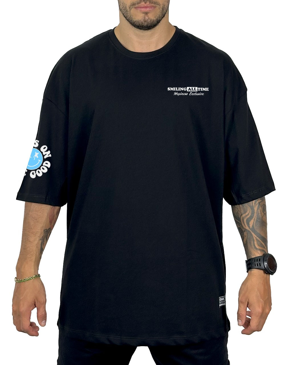 Oversize Negra smiling