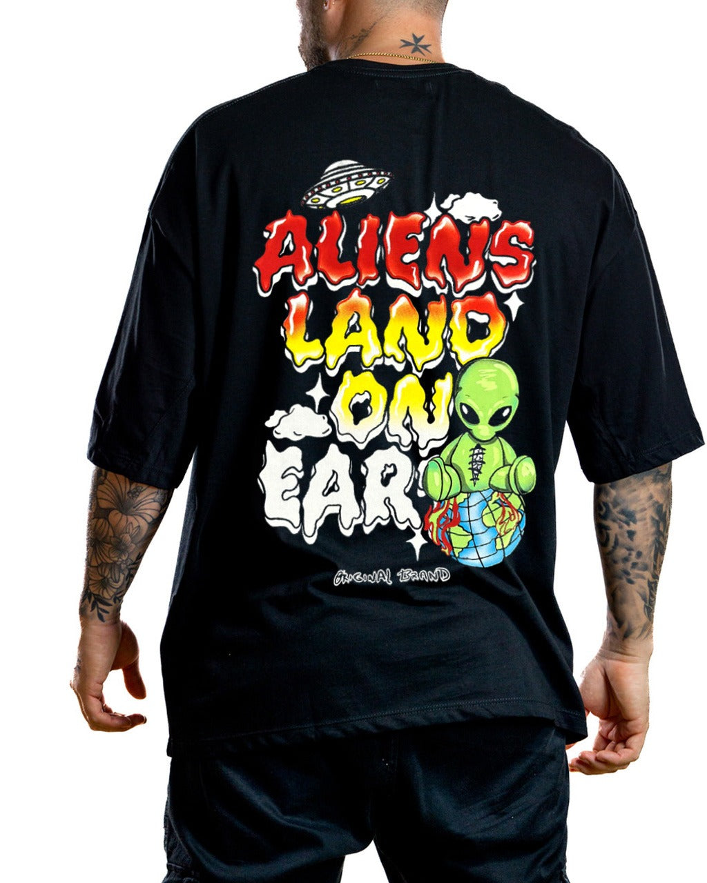 Oversize Negra Aliens Land On Eart