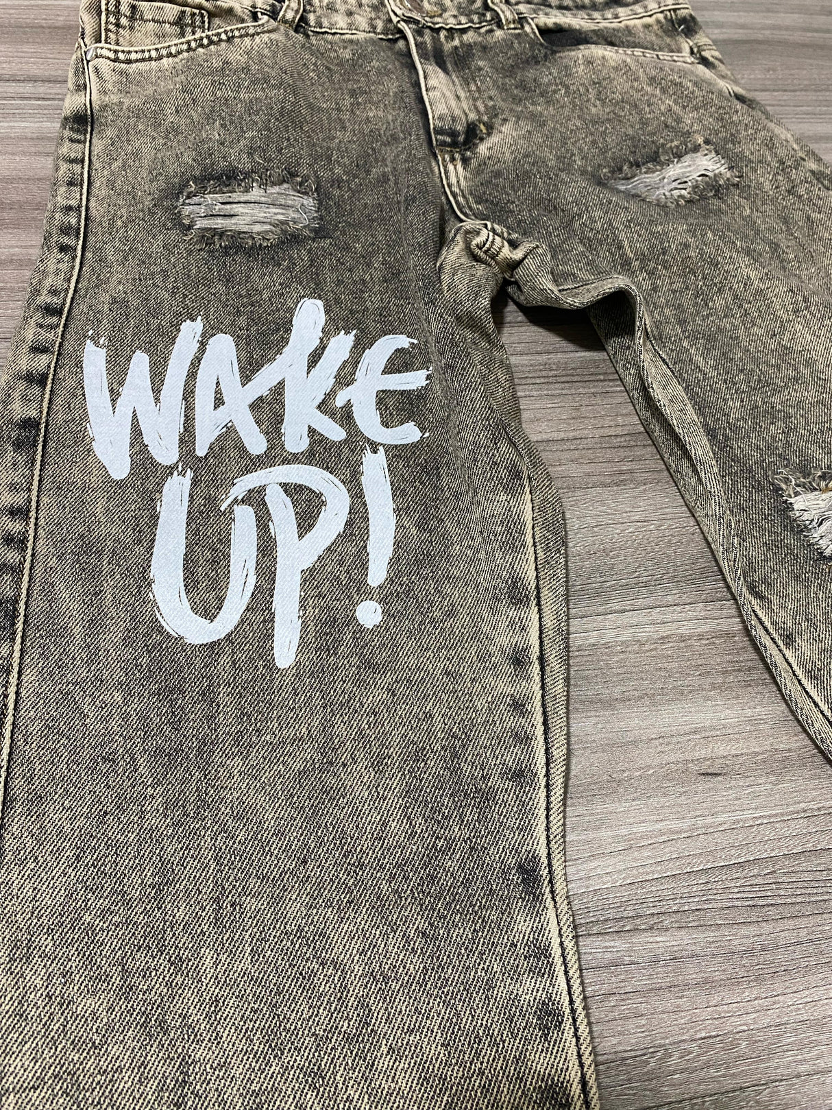 Jean Regular Rotos Dirty y Estampado