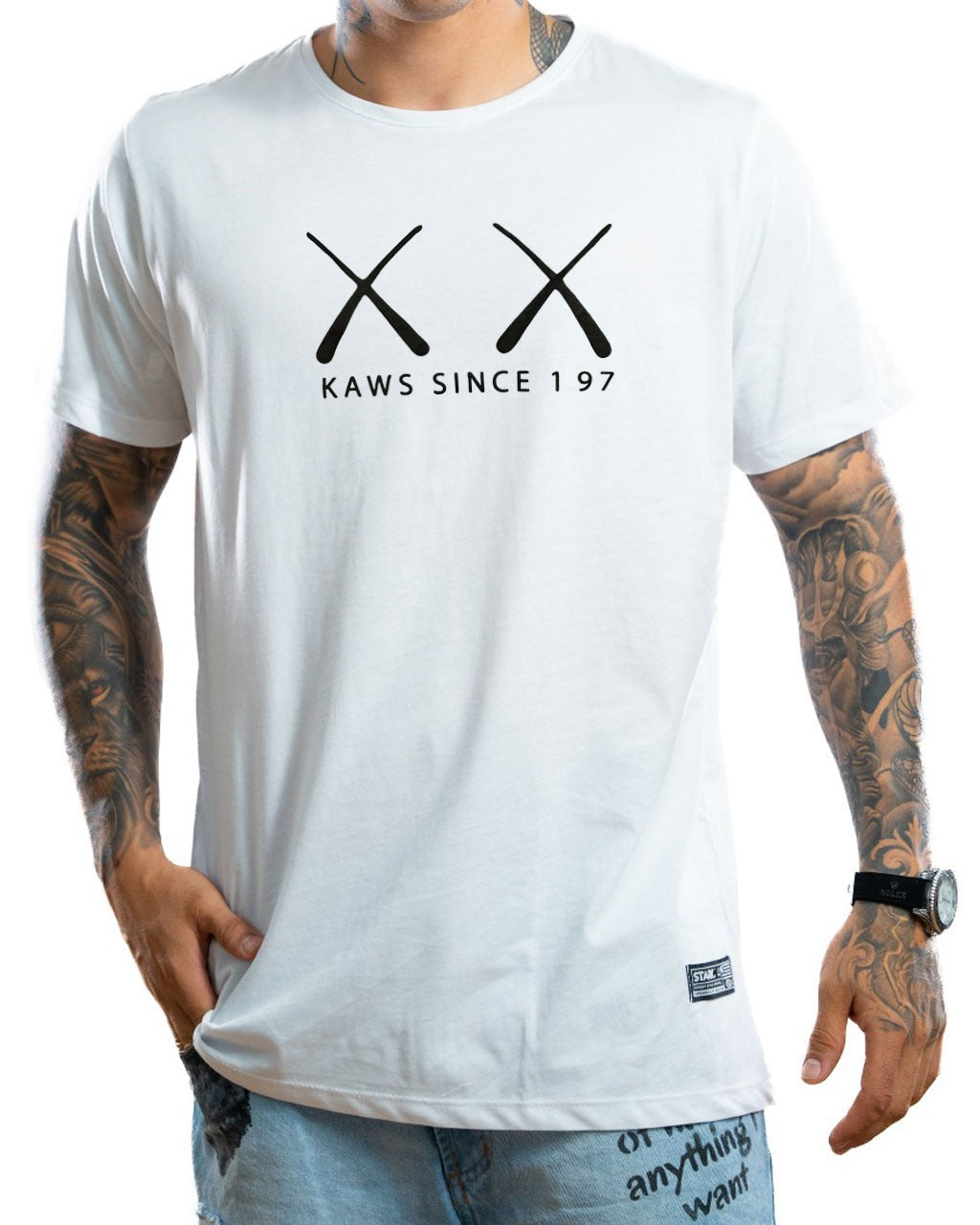 Camiseta Blanca kaws azul