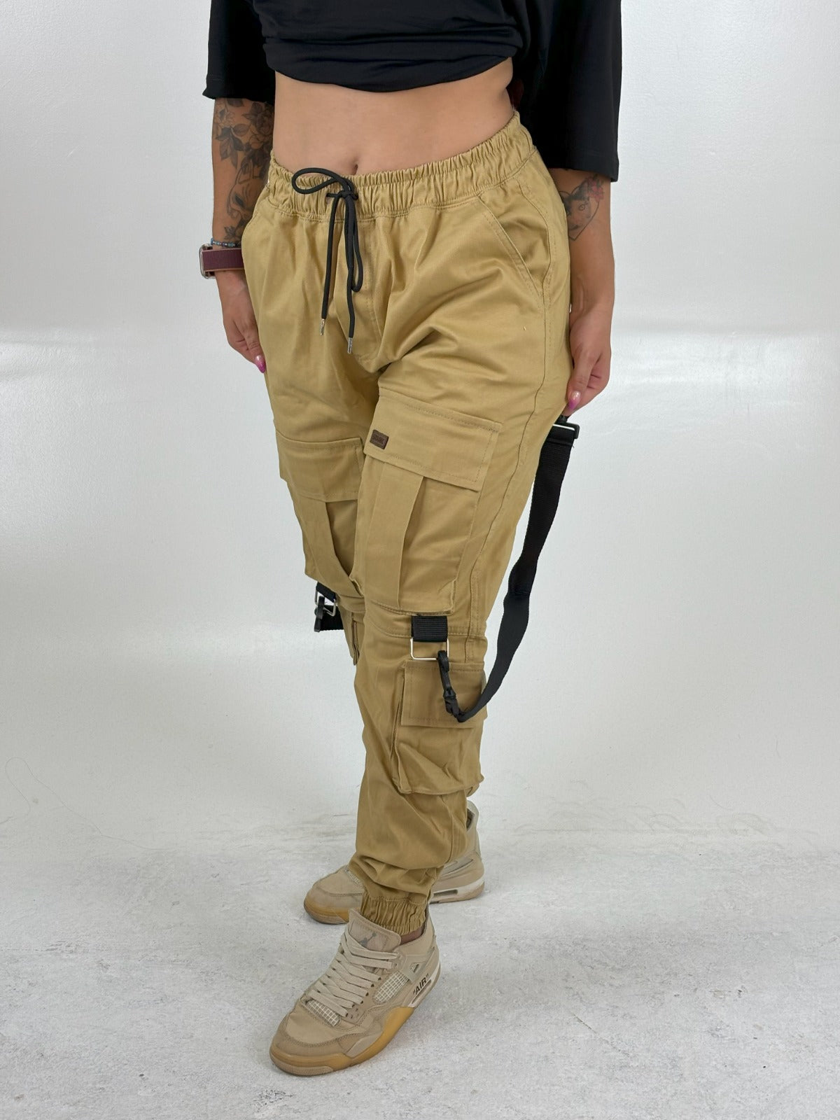 Jogger Beige 4 Bolsillos Tiras