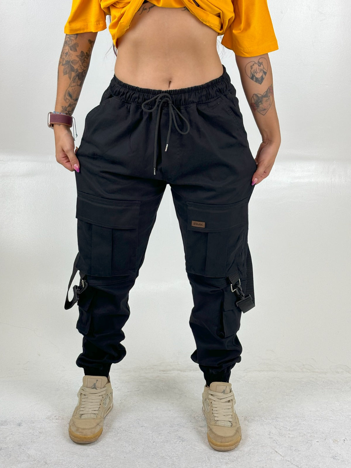 Jogger Negro 4 Bolsillos Tiras