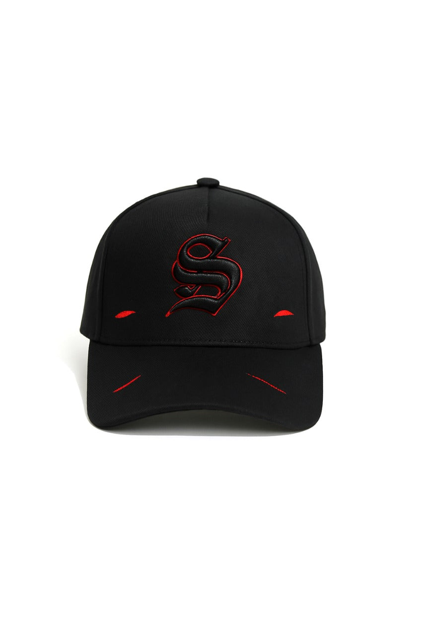 Gorra negra con rojo S fire
