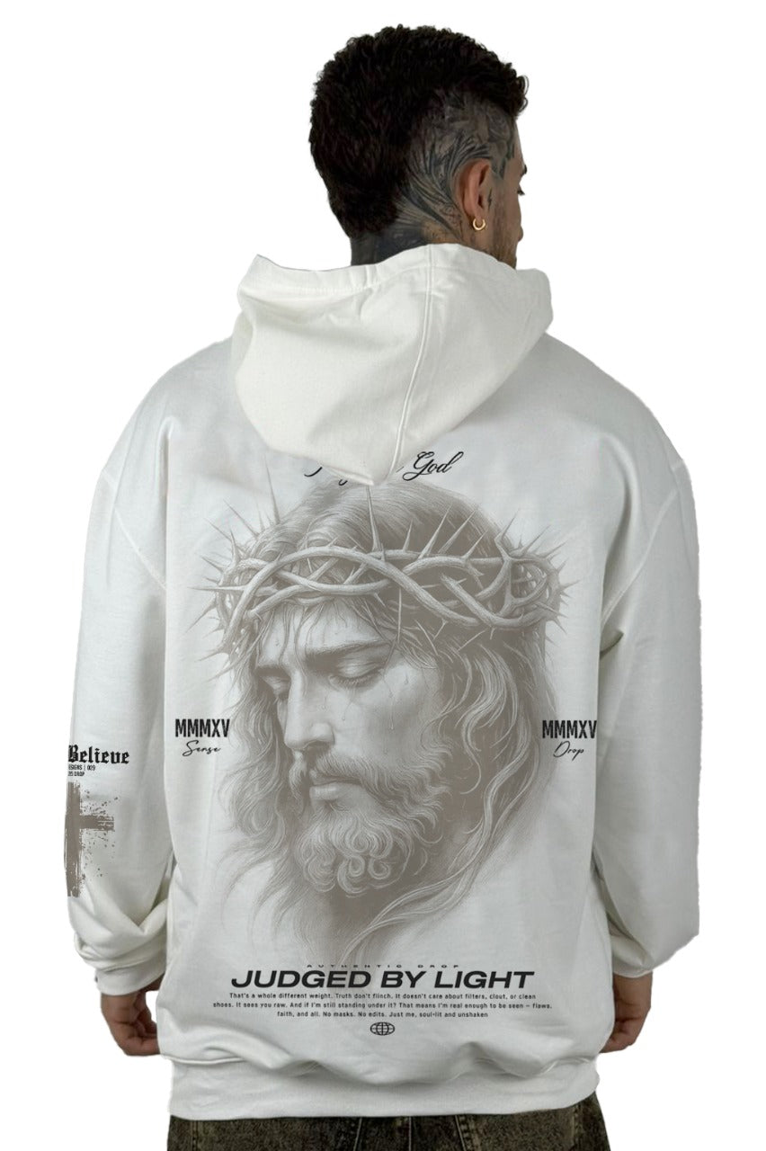 Buzo Capucha judged by light