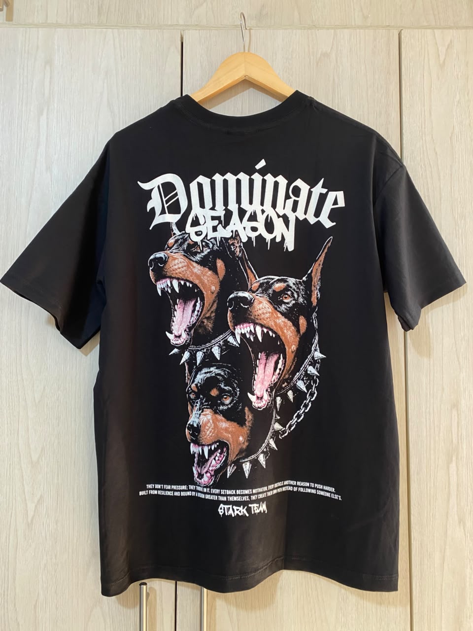 Oversize Negra Dominate Season Dog Alto Gramaje