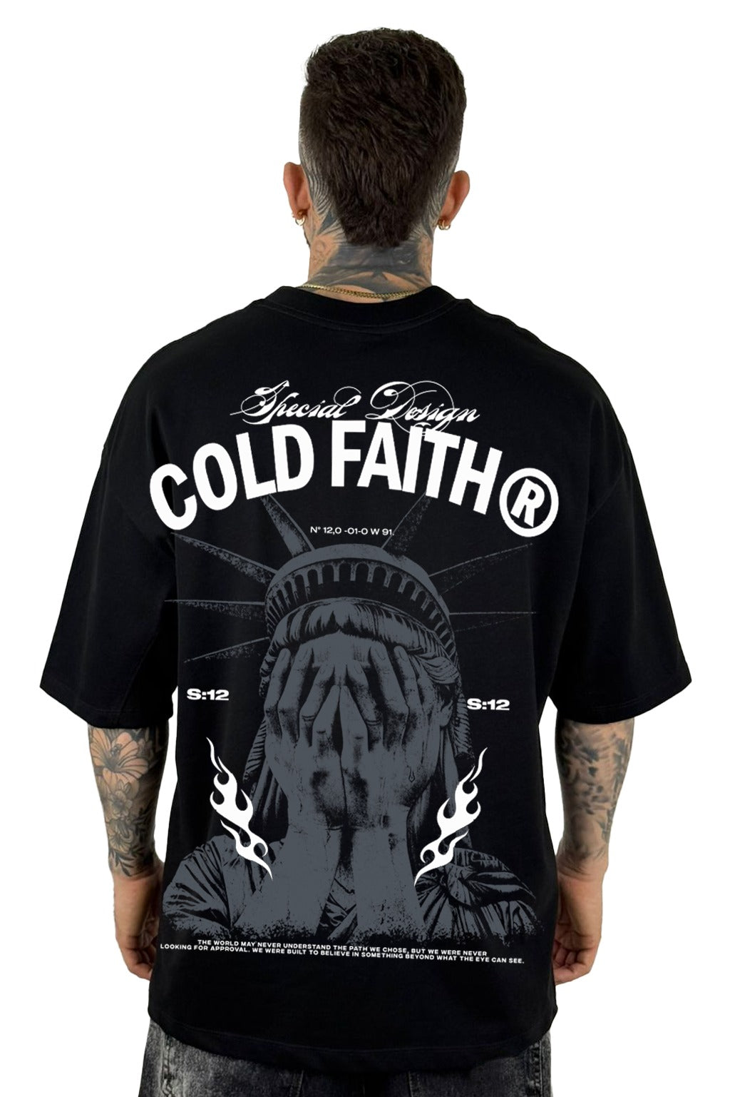 Oversize Negra Cold Faith Alto Gramaje
