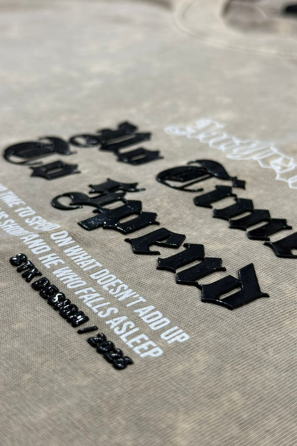 Oversize sky no time