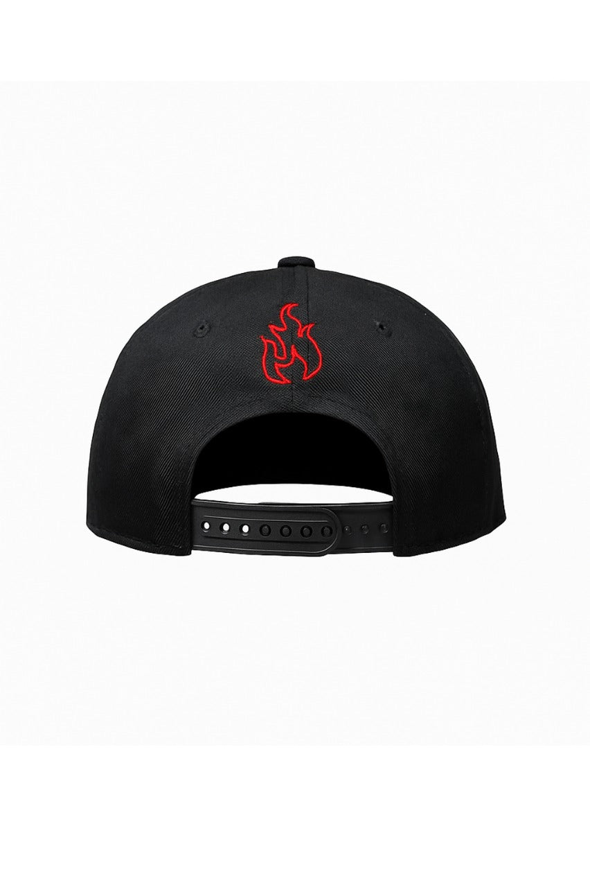 Gorra negra con rojo S fire