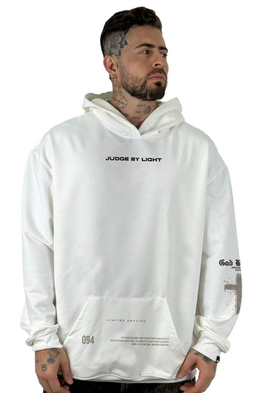 Buzo Capucha judged by light