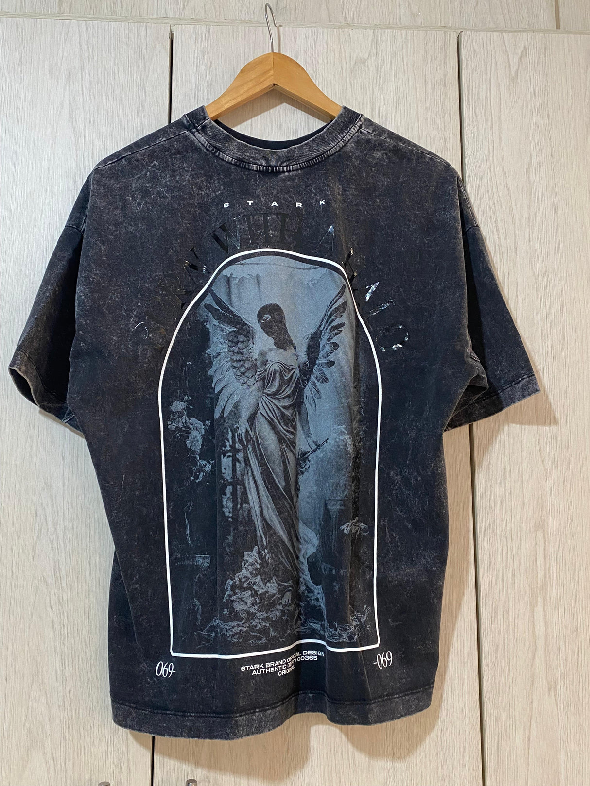 Oversize Sky Negra Born With A Halo Boxy Fit