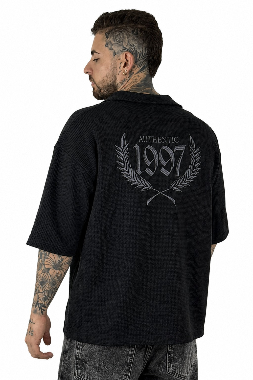 Camisa Negra Boxy Fit Authentic 1997