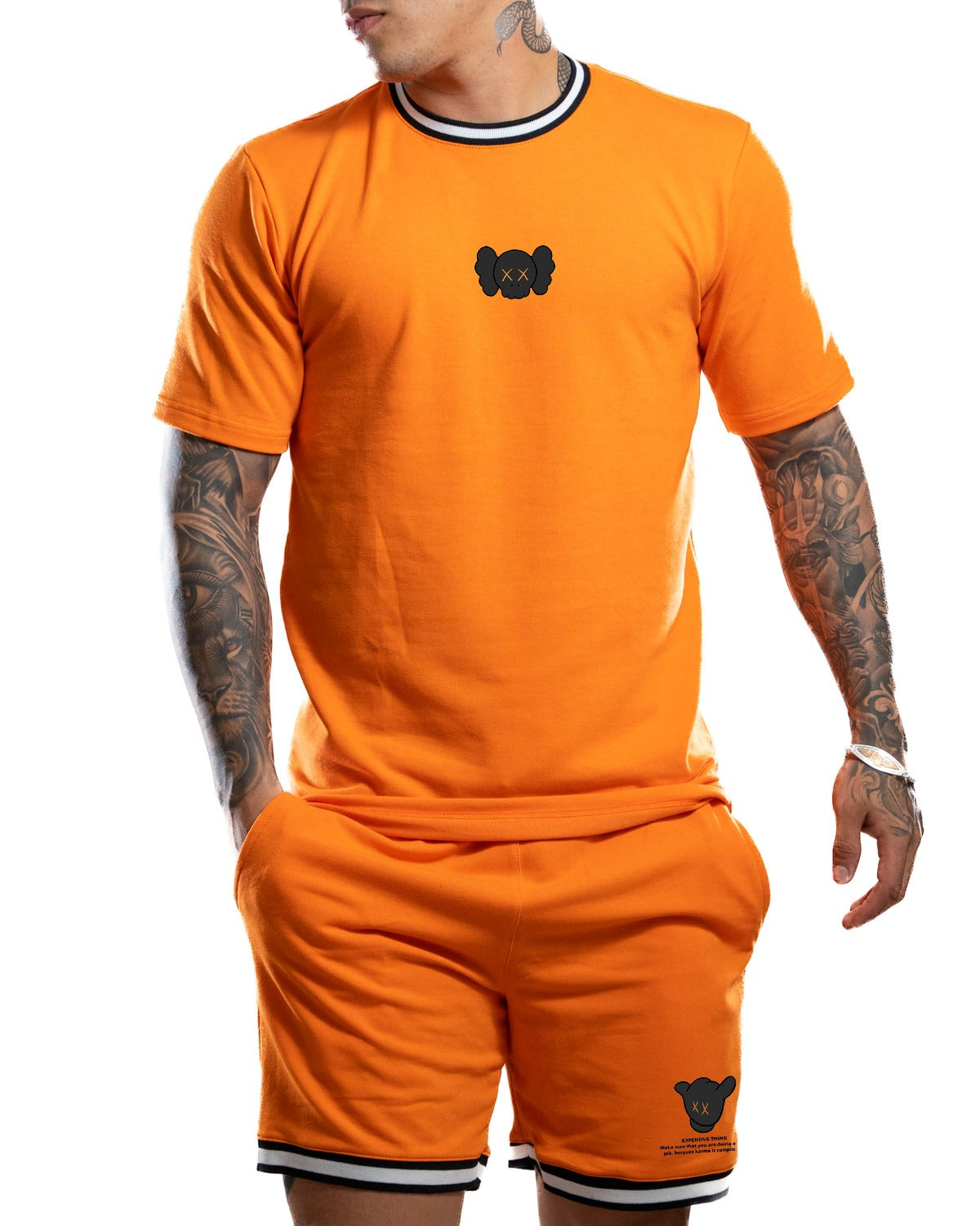 Conjunto Naranja Kaws