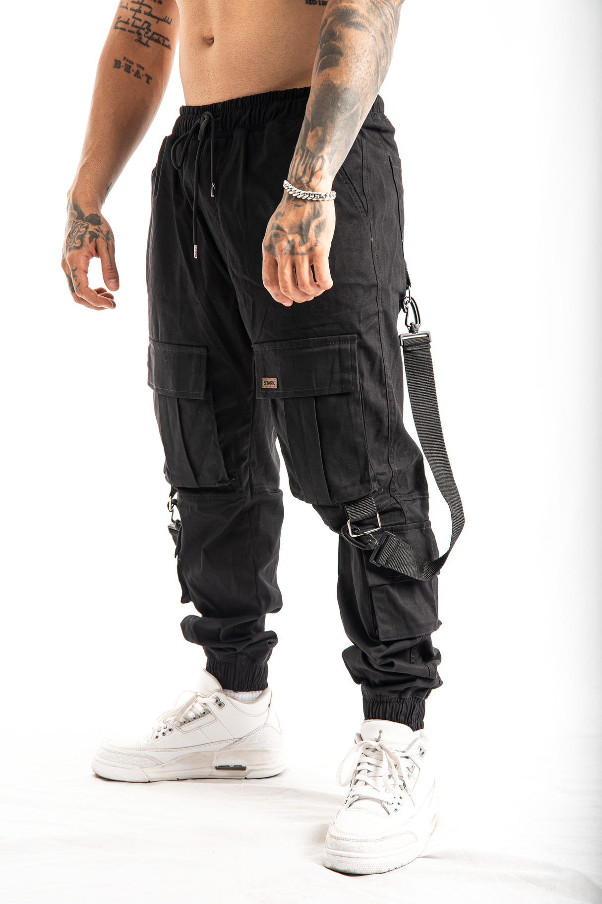 Jogger Negro 4 Bolsillos Tiras