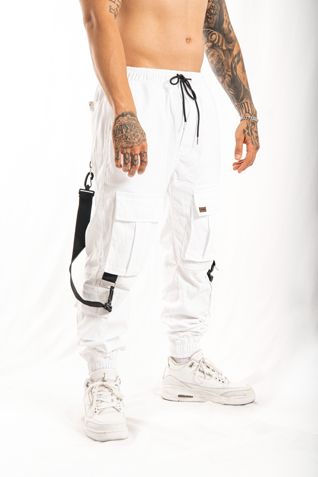 Jogger Blanco 4 Bolsillos Tiras