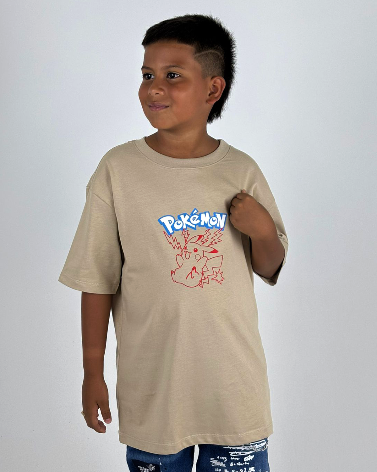 Oversize Niño Pokemon Alto Gramaje Color Crema