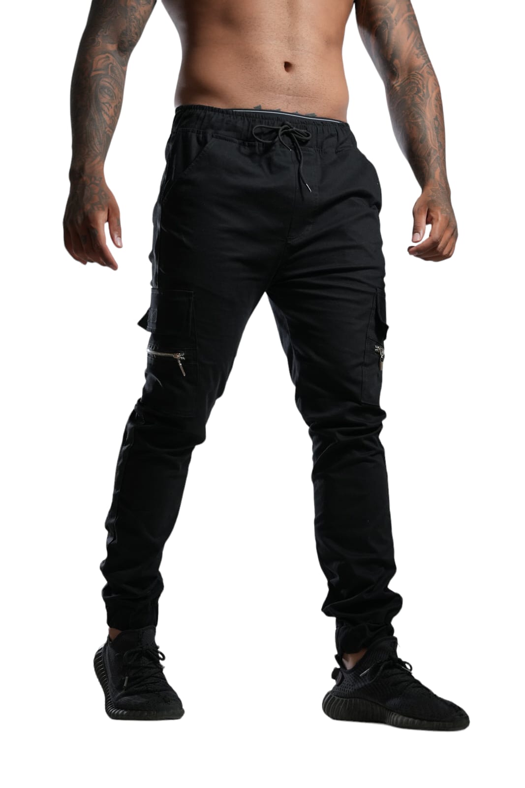 Jogger negro encintado con cierre