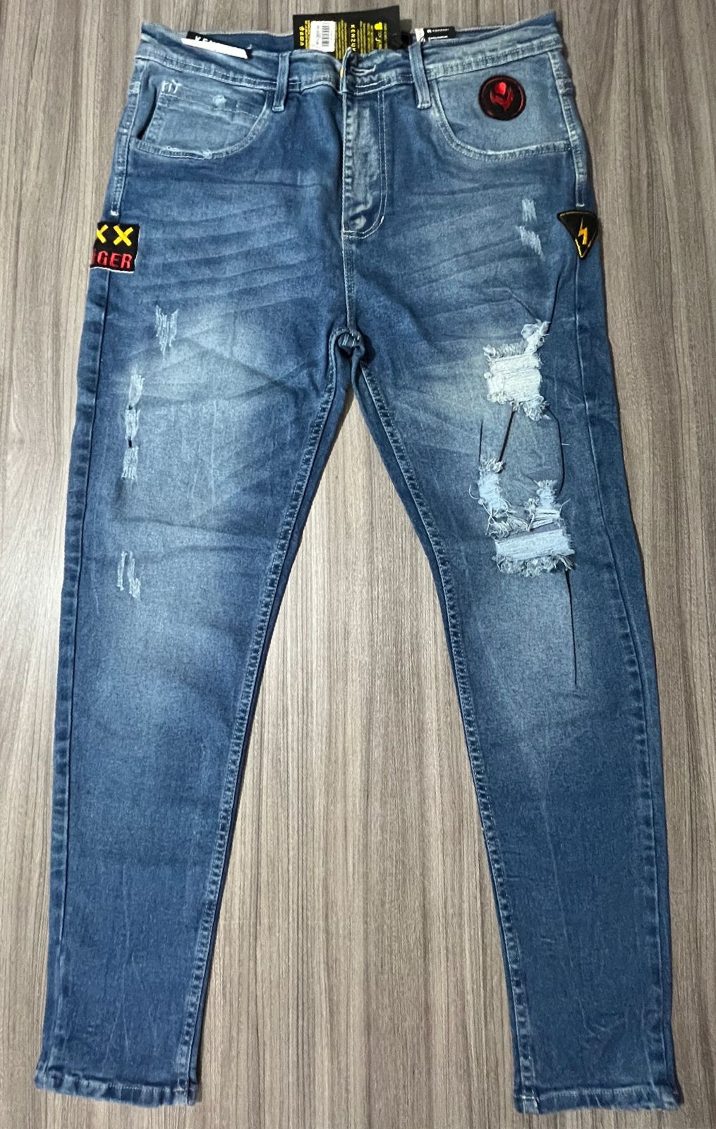 Jean Bordado y Rotos