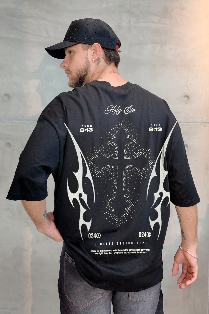 Oversize Negra Holy Sin Cruz Con Pedreria Alto Gramaje