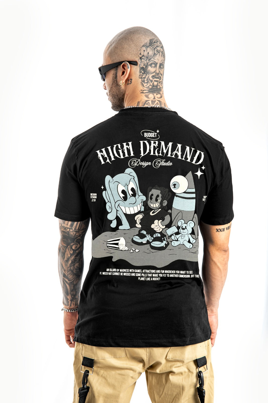 Camiseta Negra Nigh Demand