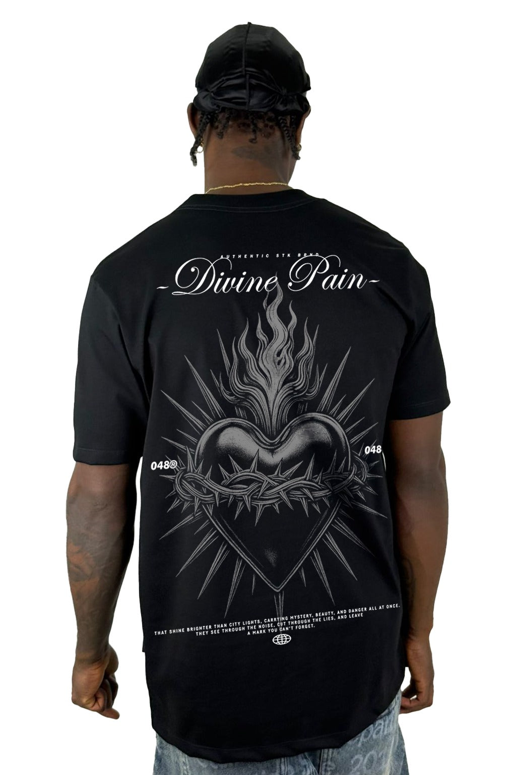 Camiseta Negra Divine Pain Alto Gramaje