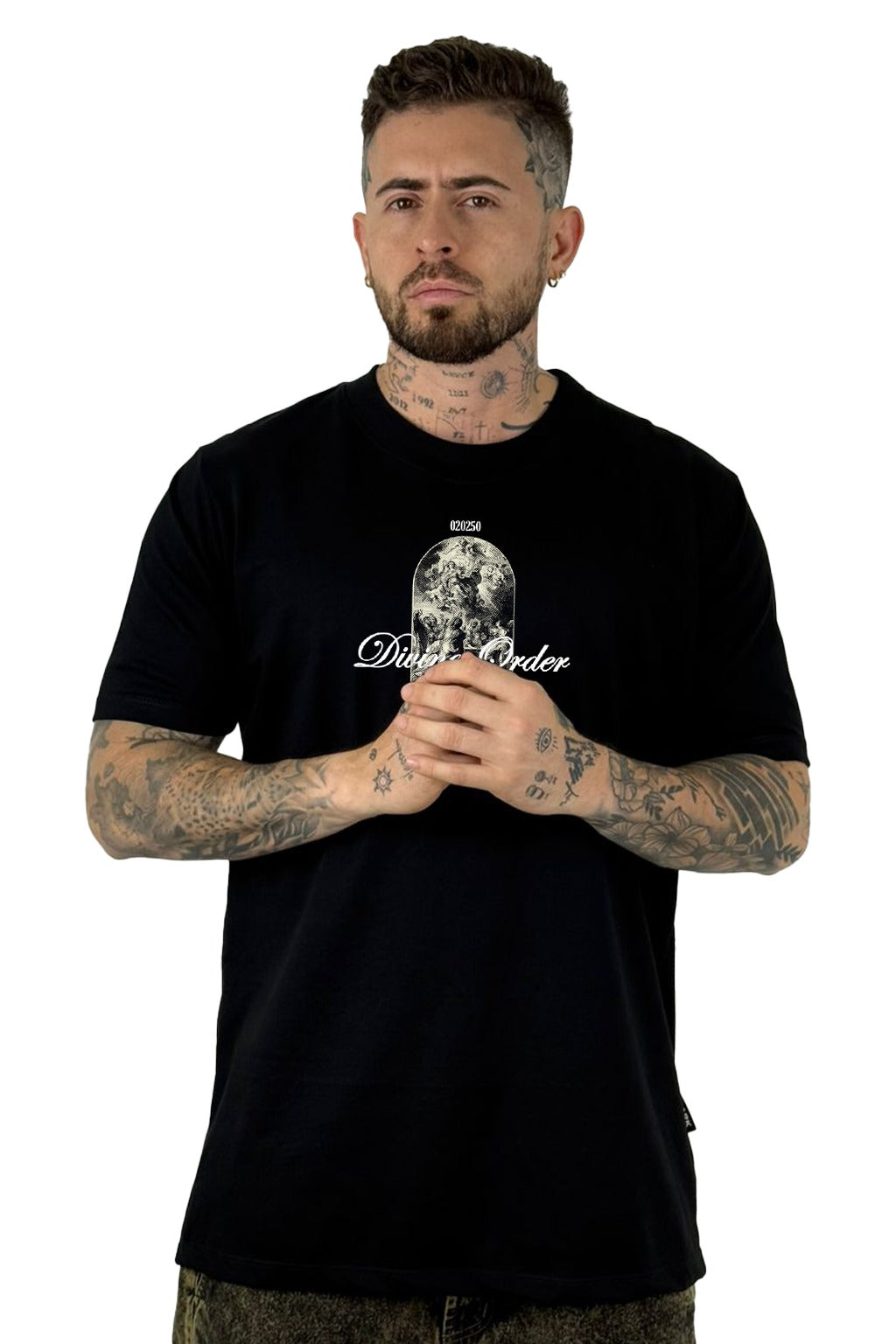 Camiseta Negra Divine Order Alto Gramaje