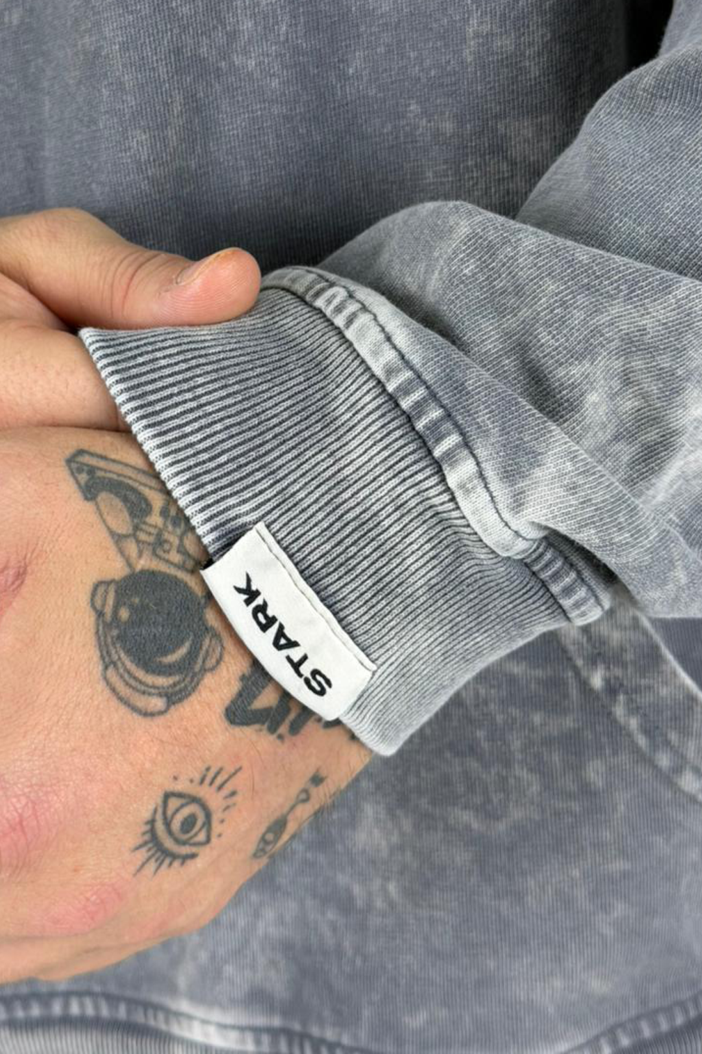 Buzo gris sky gold reality