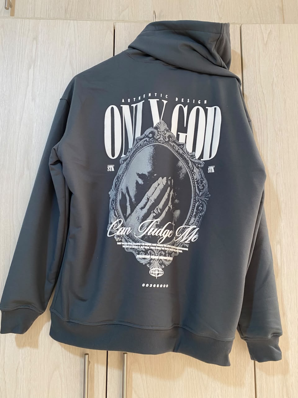 Buzo Capucha Gris  Only God