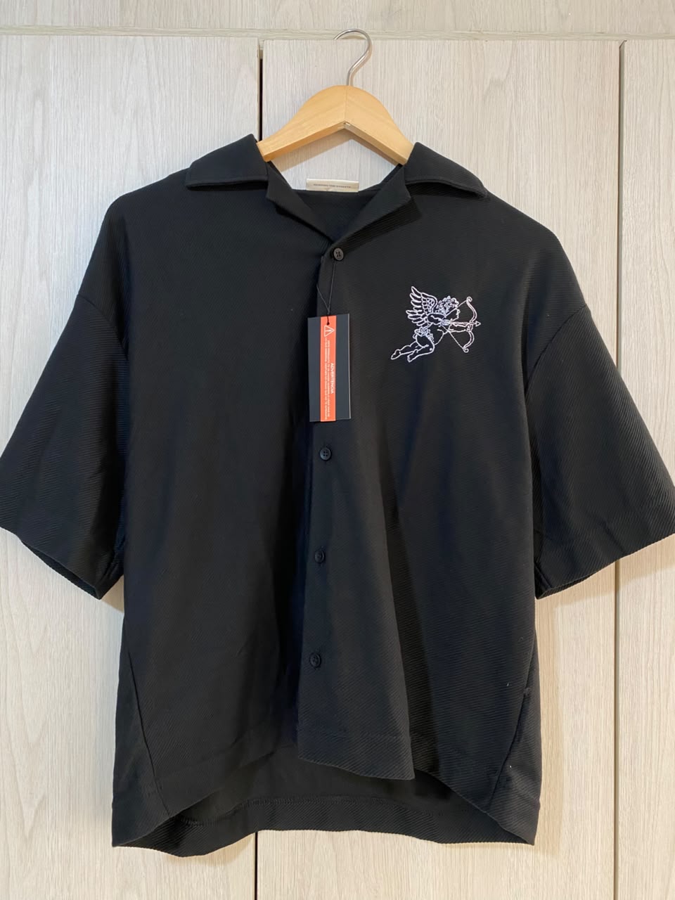 Camisa Negra  Boxy Fit  Cupido