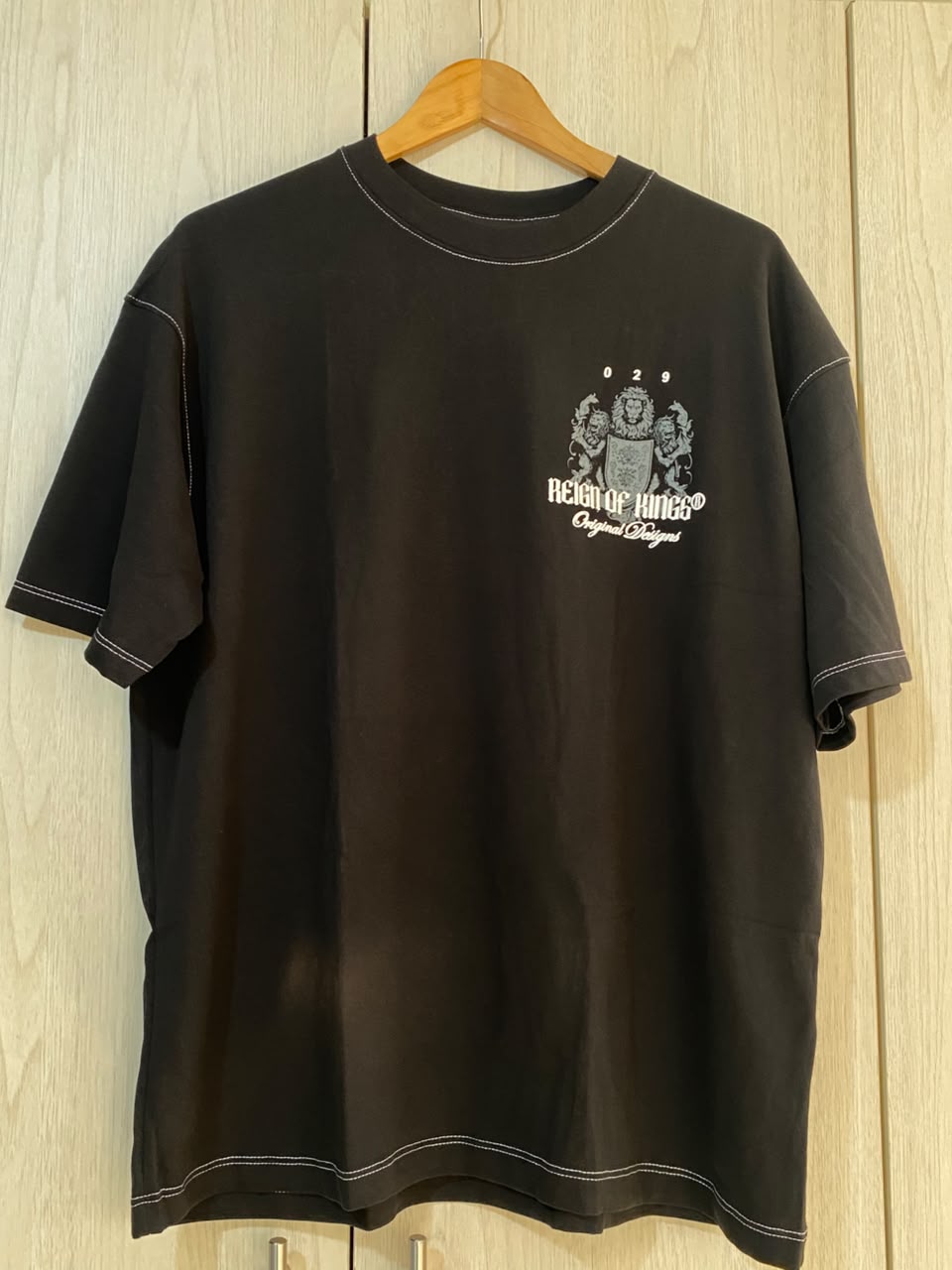 Oversize Negra Reign Of Kings Hilo Blanco  Alto Gramaje
