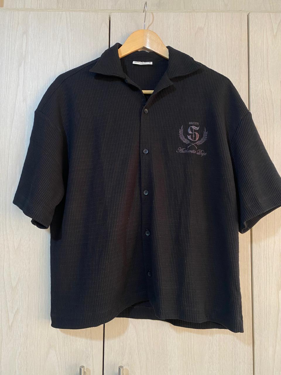 Camisa Negra Boxy Fit Authentic 1997