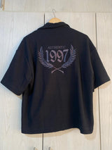 Camisa Negra Boxy Fit Authentic 1997