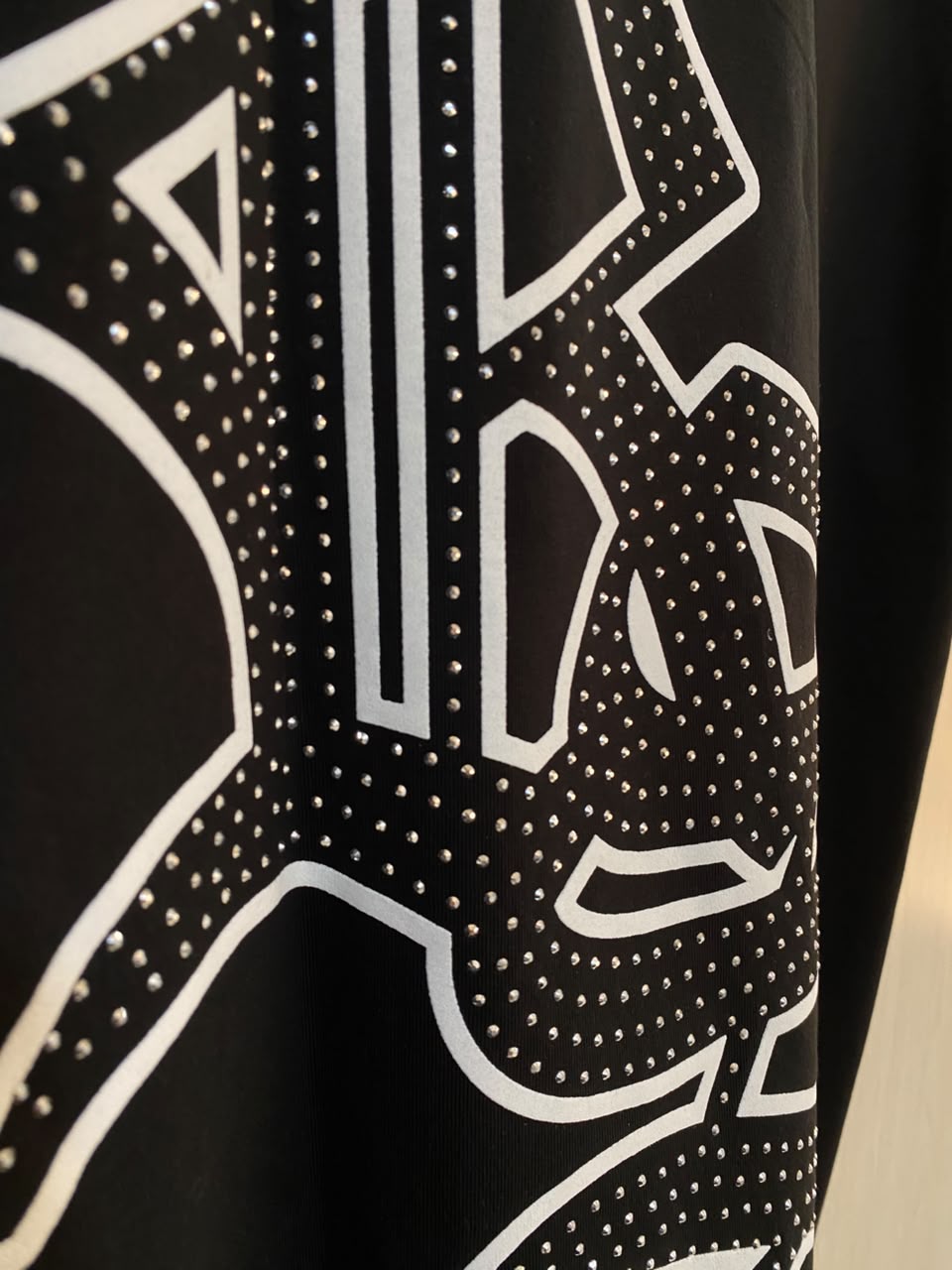 Oversize Negra Rebel Saints Pedreria Alto Gramaje