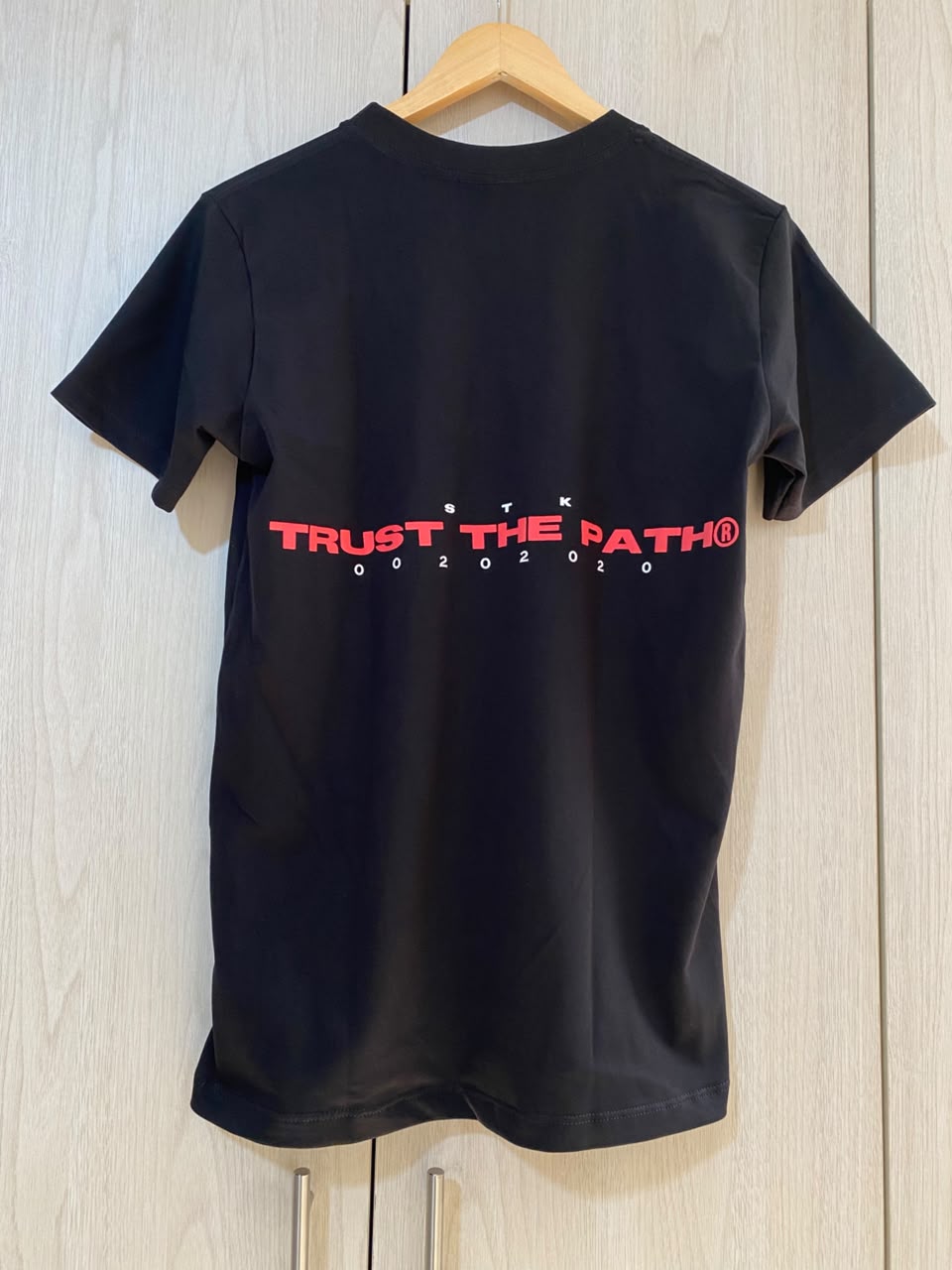 Camiseta Negra Trust The Path Alto Gramaje