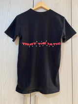 Camiseta Negra Trust The Path Alto Gramaje