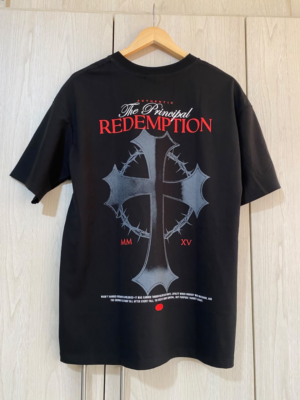 Oversize Negra Redemption Cruz Alto Gramaje