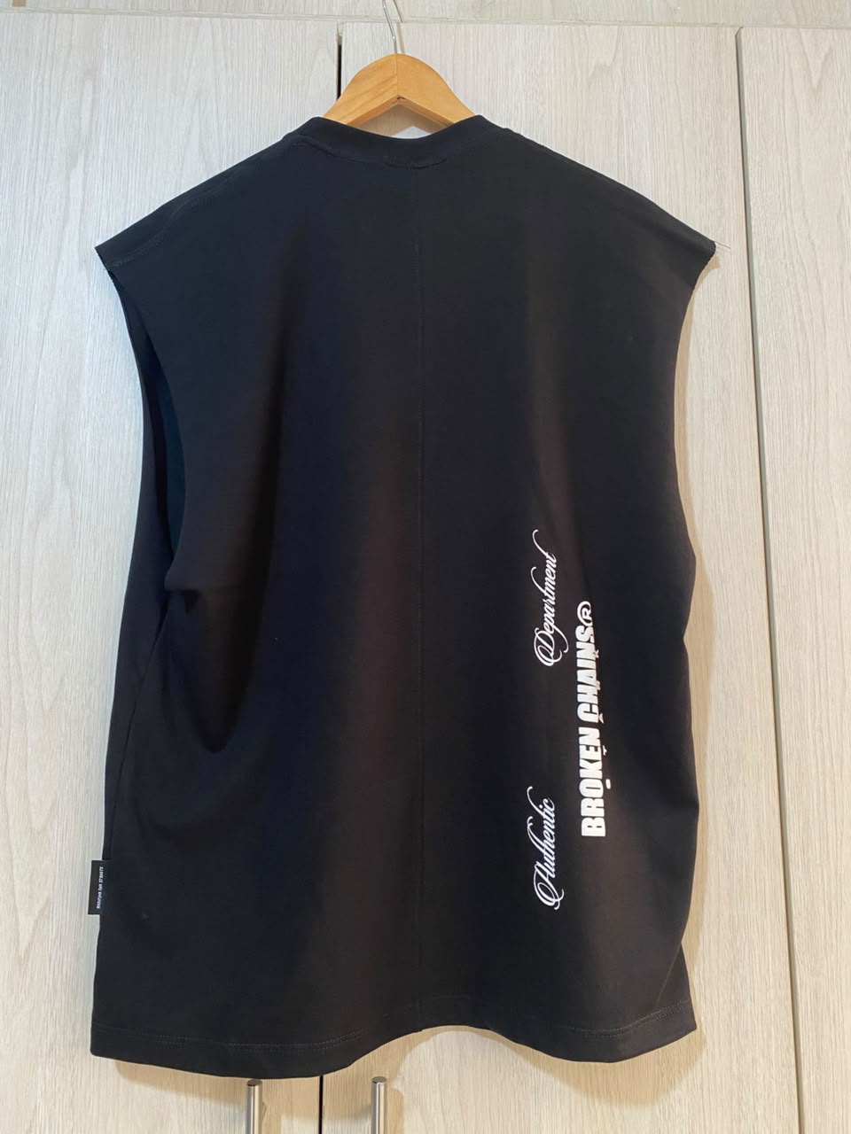 Camisilla Negra Broken Chains Alto Gramaje