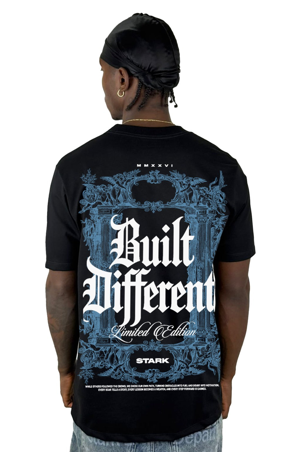 Camiseta Negra Built Different Alto Gramaje